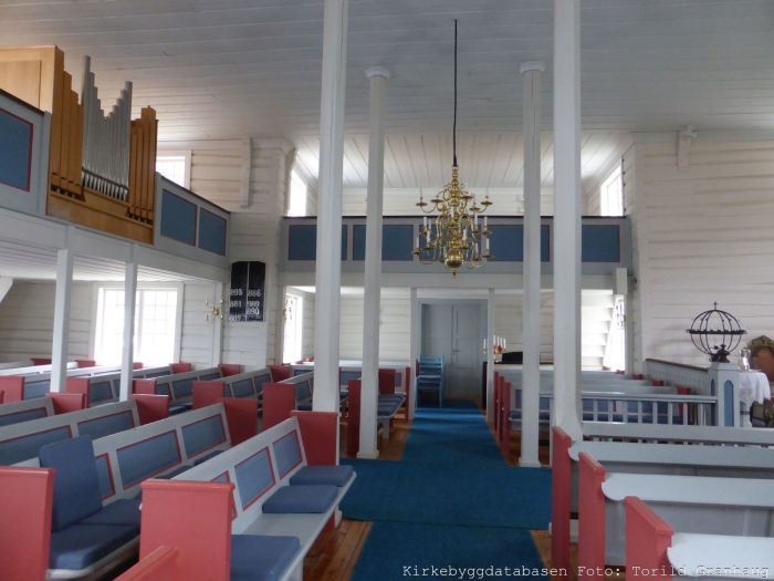 Moskenes kirke hoved gangen. Foto.