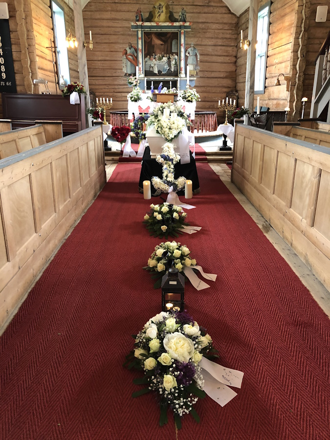Gravferd i Flakstad kirke. Foto.
